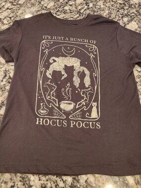 Official Disney Hocus Pocus Brand Women's Gray Witch T Shirt Size S NWOT